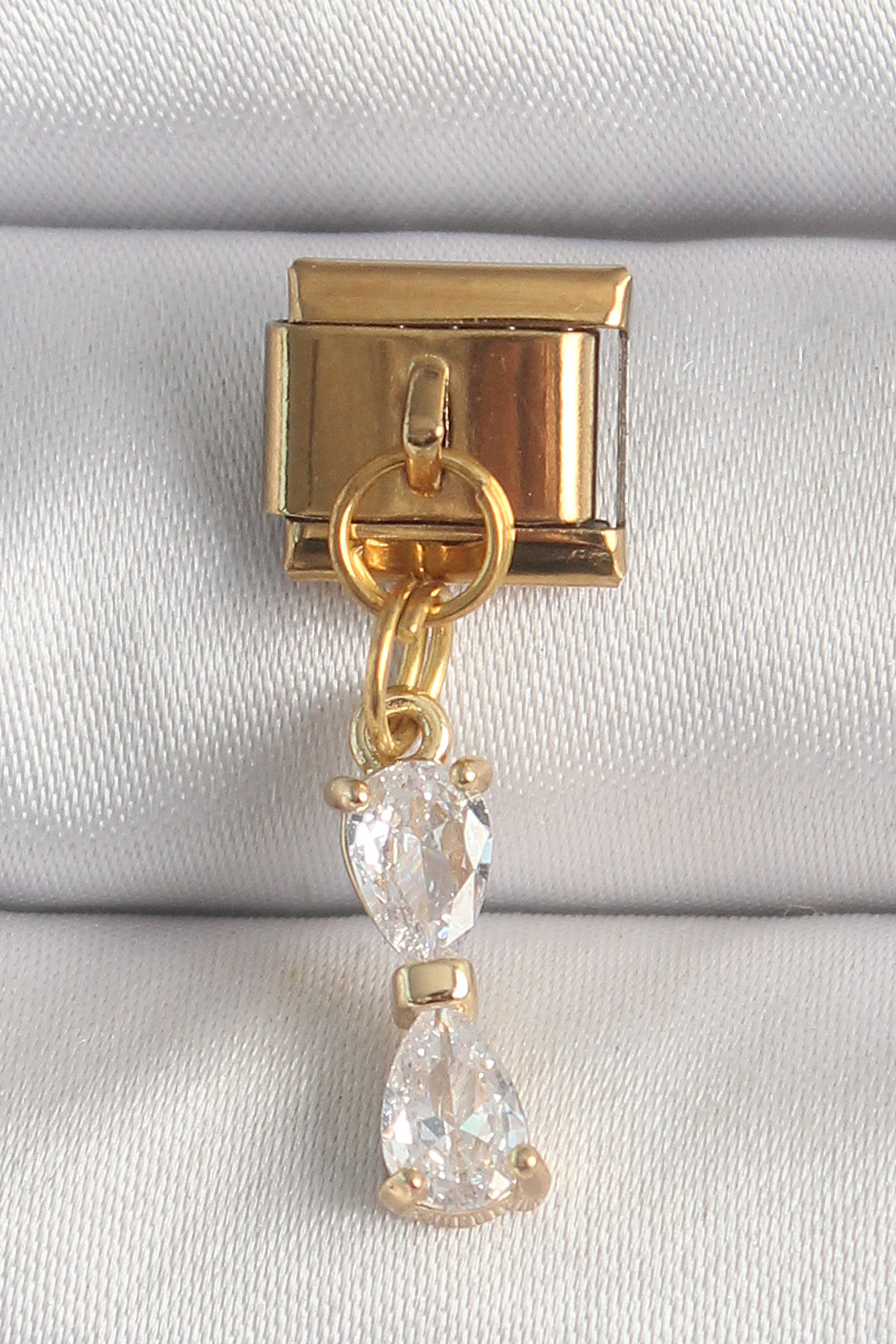 1747667273-bc1351 316L Çelik Gold Renk Sallantı Zirkon Taşlı Kurdele Model Nomination Charm - Vipsepet - Görsel 1
