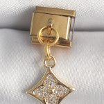 316L Çelik Gold Renk Sallantı Zirkon Taşlı Çiçek İşlemeli Nomination Charm - Vipsepet