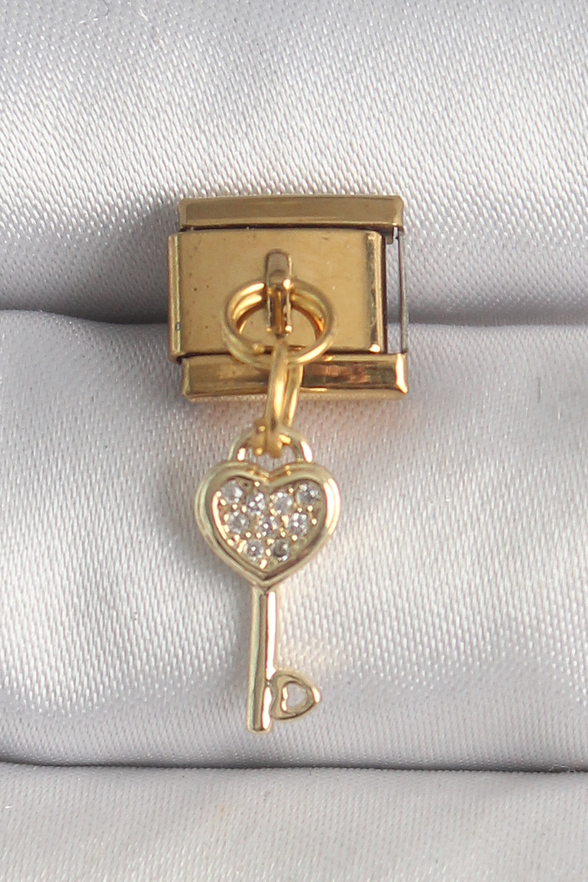 1747668502-bc1371 316L Çelik Gold Renk Sallantı Zirkon Taşlı Kalpli Anahtar Model Nomination Charm - Vipsepet - Görsel 1