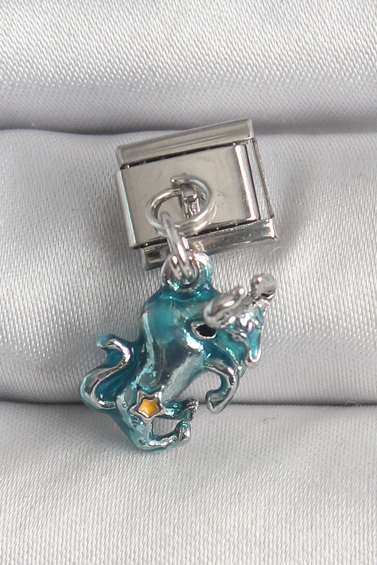 1747669007-bc1378 316L Çelik Gümüş Renk Sallantı Mavi Boğa Model Nomination Charm - Vipsepet - Görsel 1