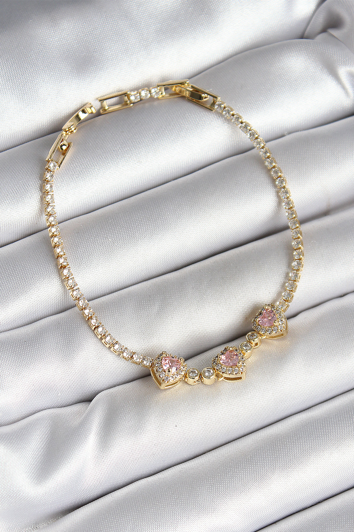 1748338562-bb6983 Pirinç Sıralı Pembe Kalp Figürlü Zirkon Taşlı Gold Renk Kadın Bileklik - Vipsepet - Görsel 1
