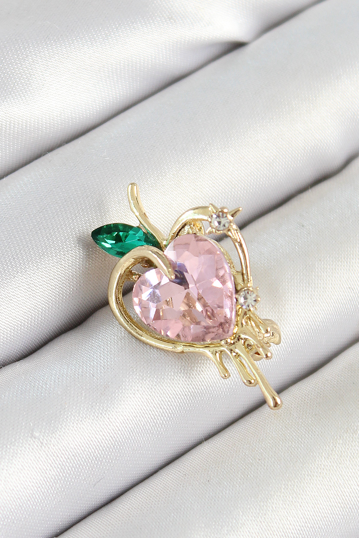 1748440837-br438 Pembe Ve Yeşil Zirkon Taşlı 3D Eriyen Kalp Figürlü Gold Renk Kadın Broş - Vipsepet - Görsel 1