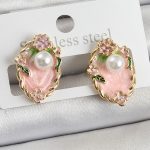 Pirinç Pembe Mineli İnci Detaylı Sanatsal Portre Model Gold Renk Kadın Küpe - Vipsepet