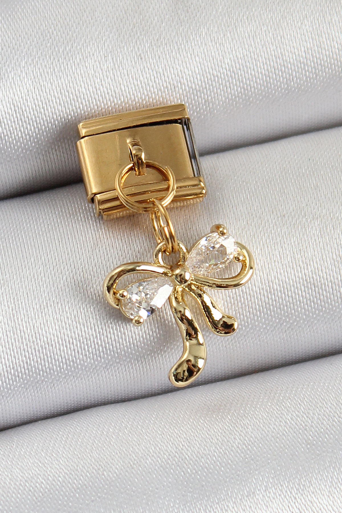1749104932-bc1400 316L Çelik Sallantılı Zirkon Taşlı Fiyonk Model Gold Renk Nomination Charm - Vipsepet - Görsel 1