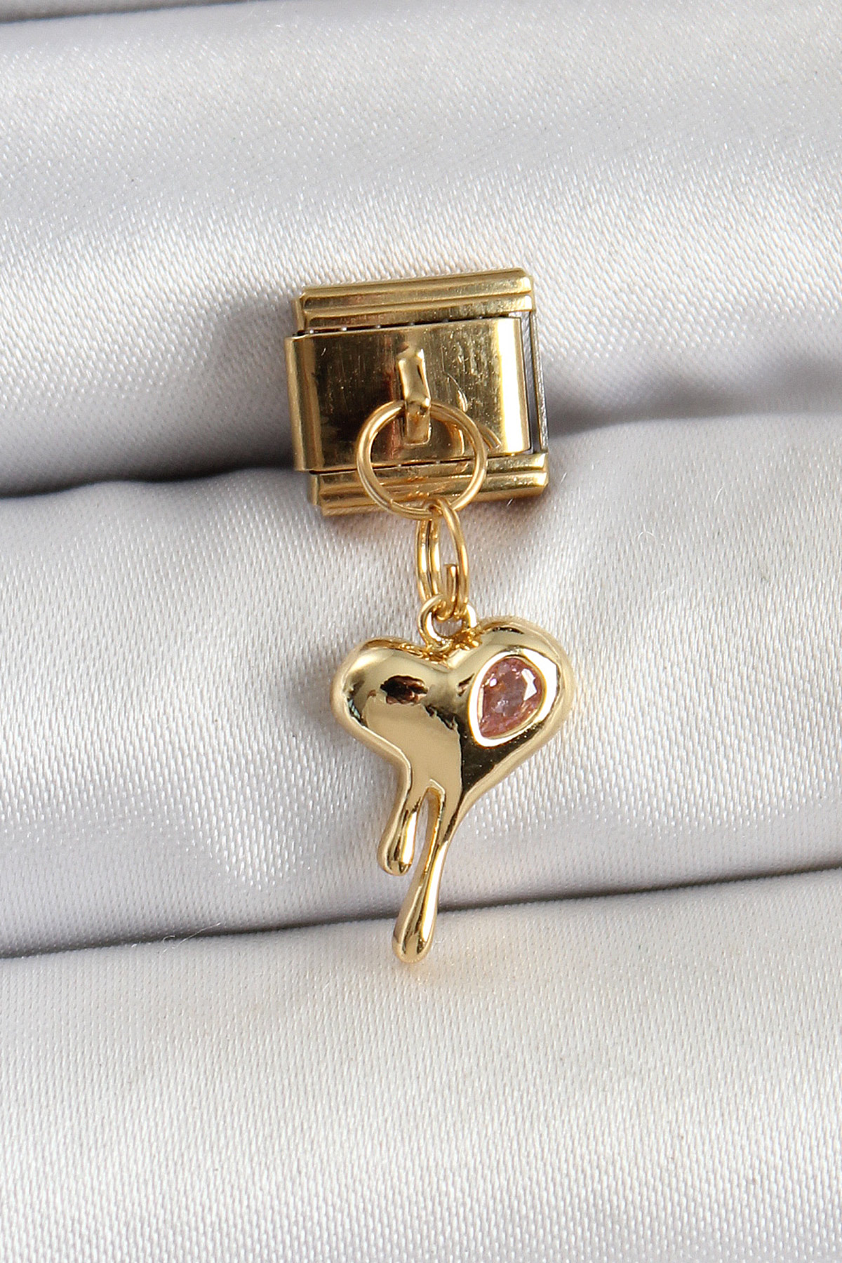 1749107776-bc1433 316L Çelik Sallantılı Zirkon Taşlı Eriyen Kalp Model Gold Renk Nomination Charm - Vipsepet - Görsel 1