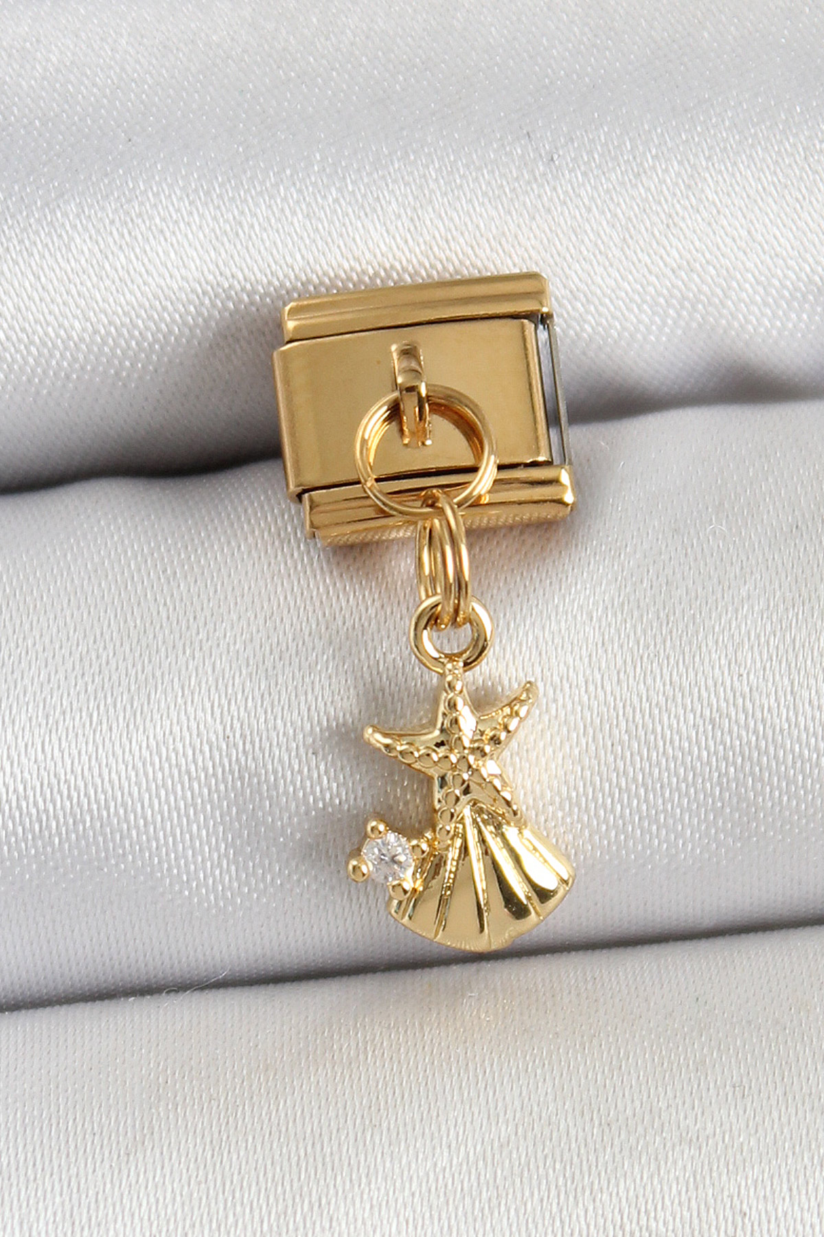 1749108530-bc1438 316L Çelik Sallantılı Zirkon Taşlı Deniz Yıldızı Ve İstiridye Model Gold Renk Nomination Charm - Vipsepet - Görsel 1