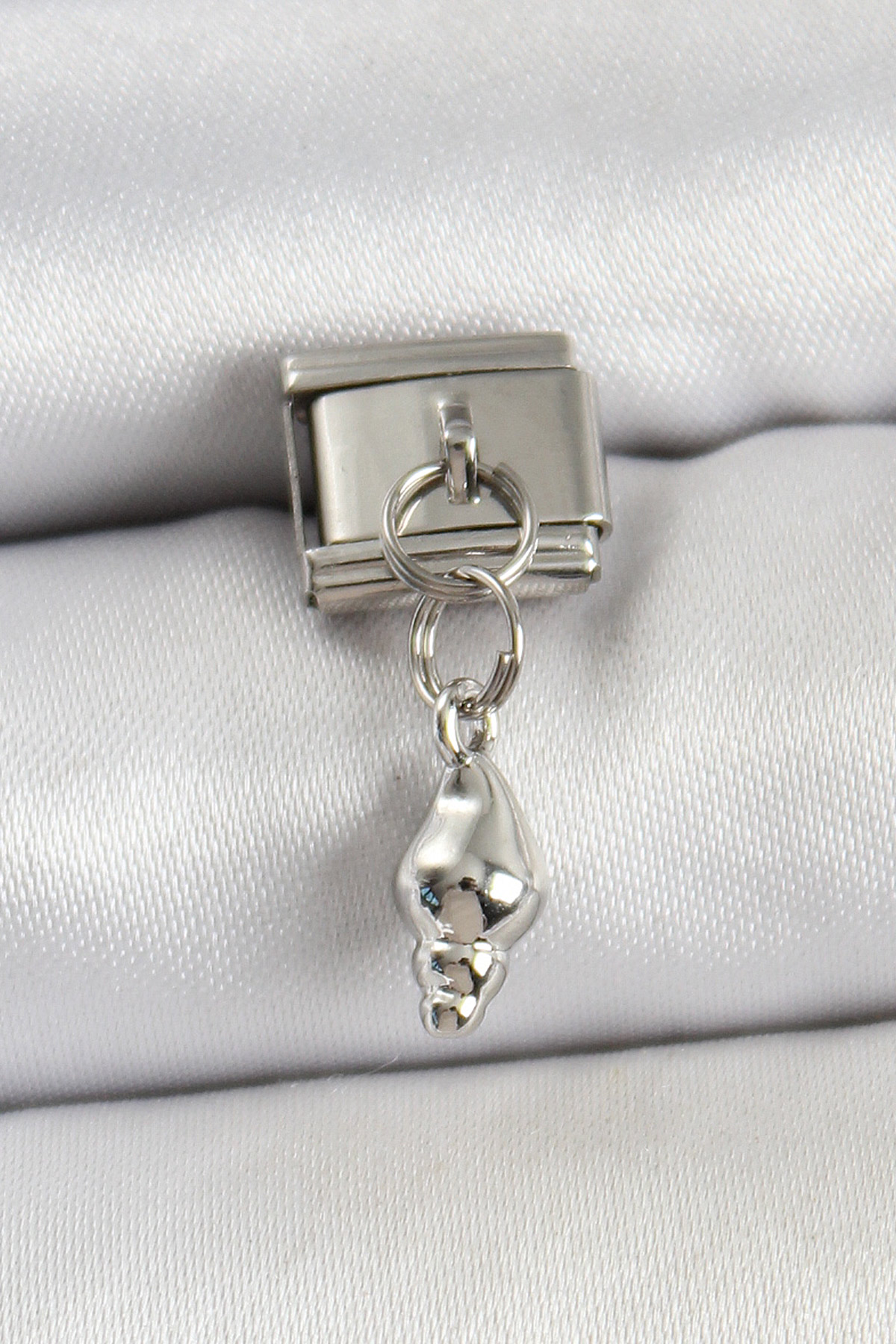1749113309-bc1452 316L Çelik Sallantılı Deniz Kabuğu Model Gümüş Renk Nomination Charm - Vipsepet - Görsel 1