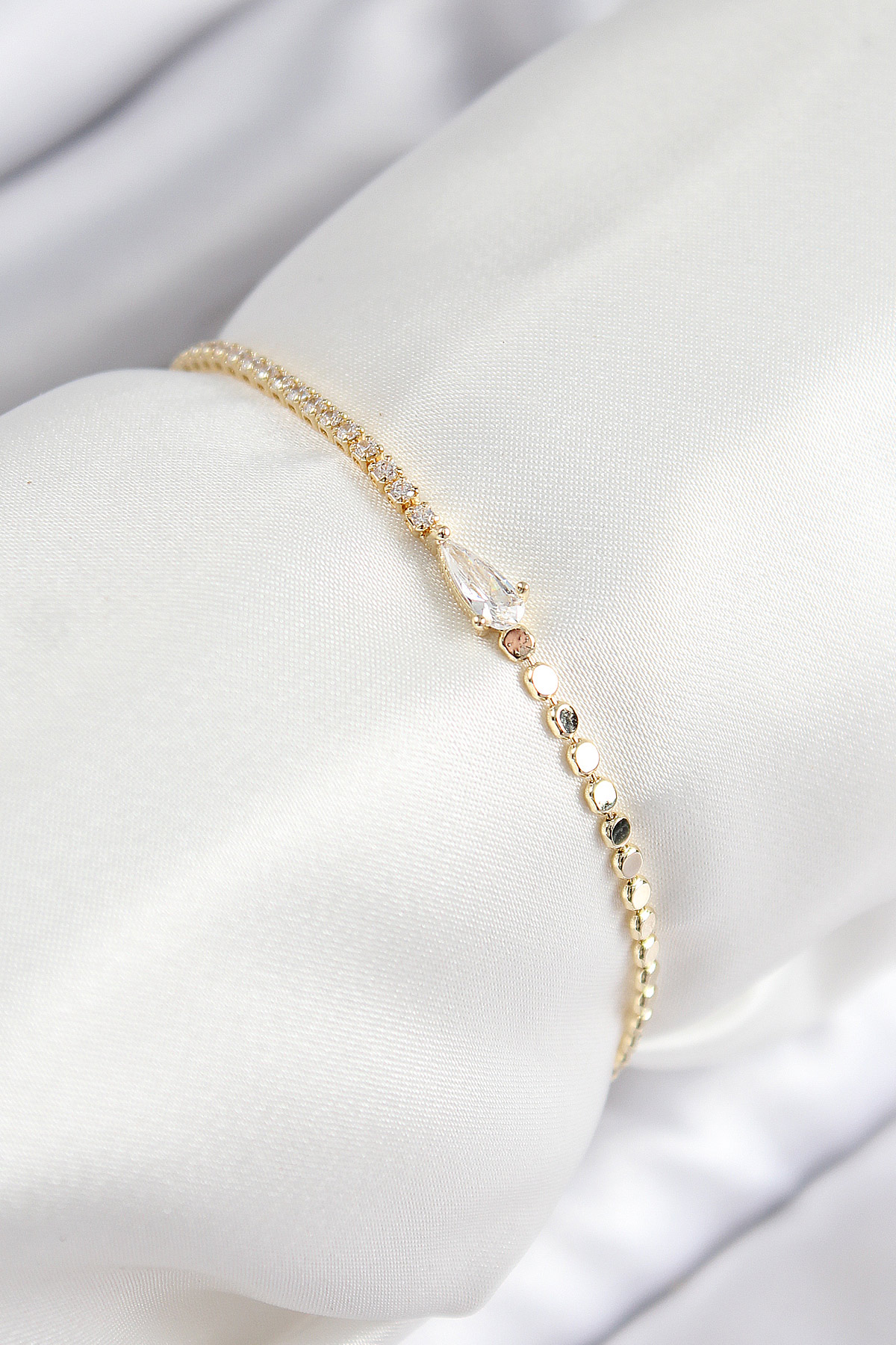 1753280384-bb7589 Pirinç Zirkon Taşlı Damla Model Ezme Zincir Gold Renk Kadın Bileklik - Vipsepet - Görsel 1