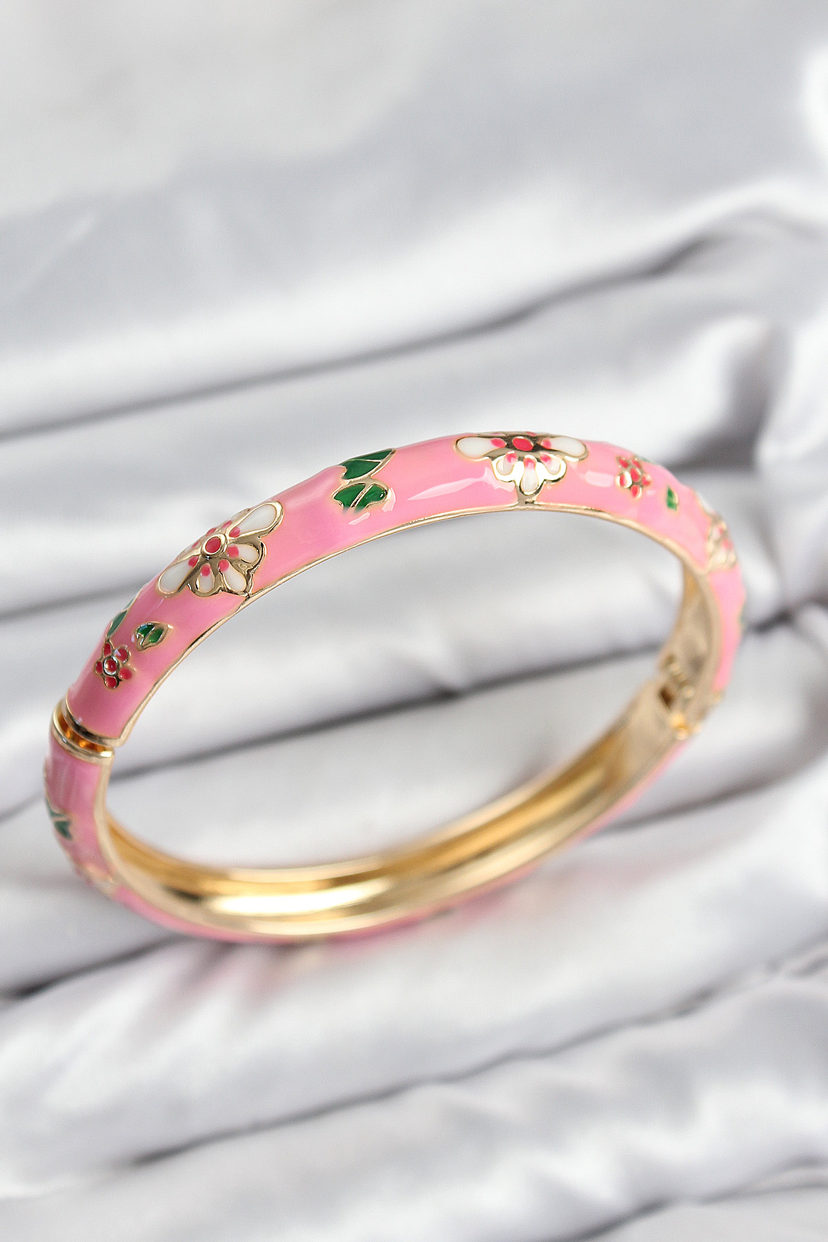 1753519600-bb7617 Mineli Pirinç Pembe Çiçek Motifli Gold Kadın Kelepçe - Vipsepet - Görsel 1
