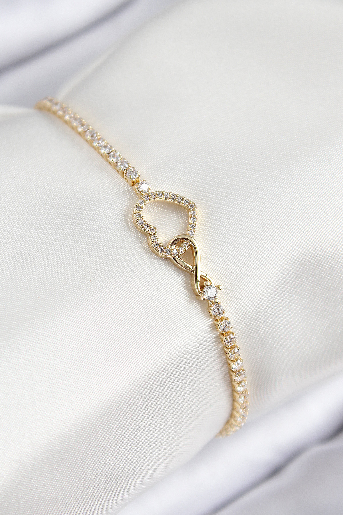 1754642074-bb7693 Pirinç Zirkon Taşlı Sonsuzluk Kalp Model Gold Renk Kadın Bileklik - Vipsepet - Görsel 1
