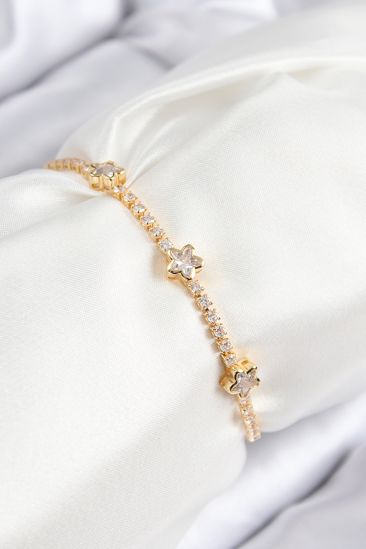 1754898277-bb7737 Pirinç Zirkon Taşlı Yıldız Model Gold Renk Asansörlü Kadın Bileklik - Vipsepet - Görsel 1