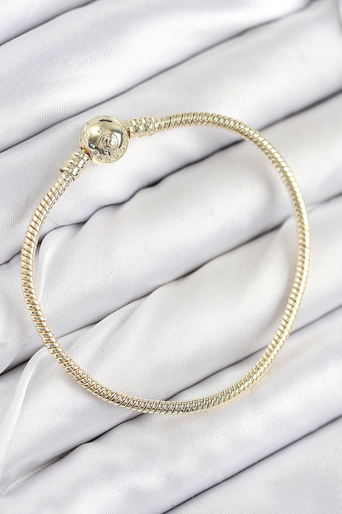 1755933596-bb7807 Pirinç Charm Topcuk Model Gold Renk Kadın Bileklik - Vipsepet - Görsel 1
