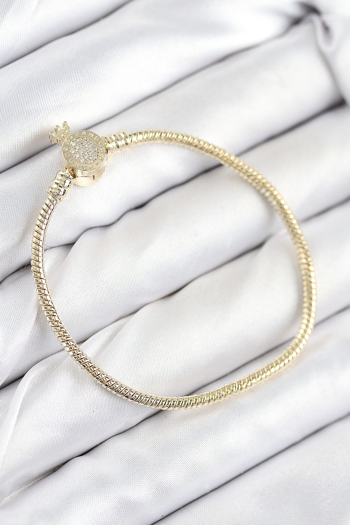 1755933659-bb7808 Pirinç Charm Zirkon Taşlı Taç Model Gold Renk Kadın Bileklik - Vipsepet - Görsel 1