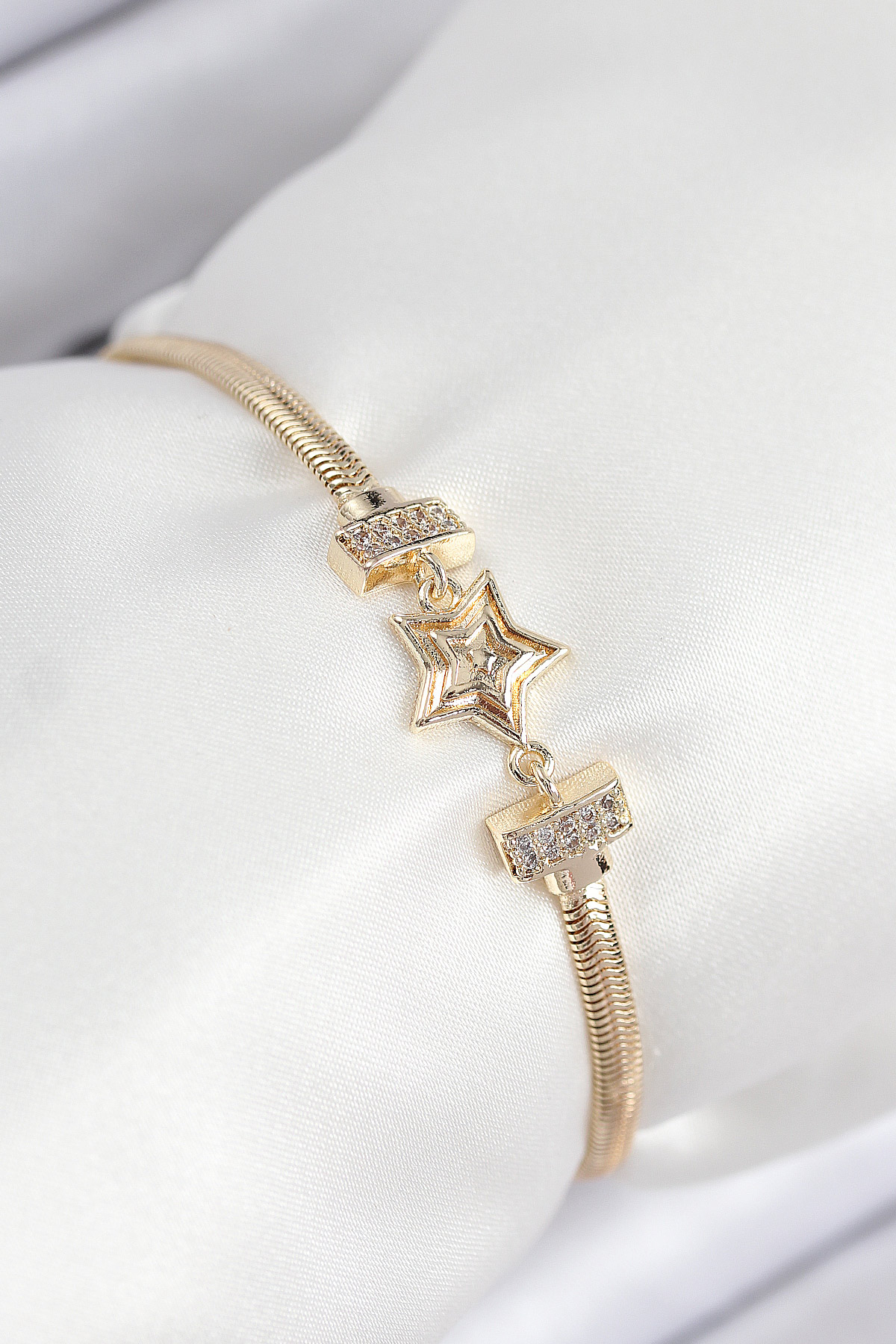 1756554618-bb7903 Pirinç Zirkon Taşlı Yıldız Model Gold Renk Kadın Bileklik - Vipsepet - Görsel 1