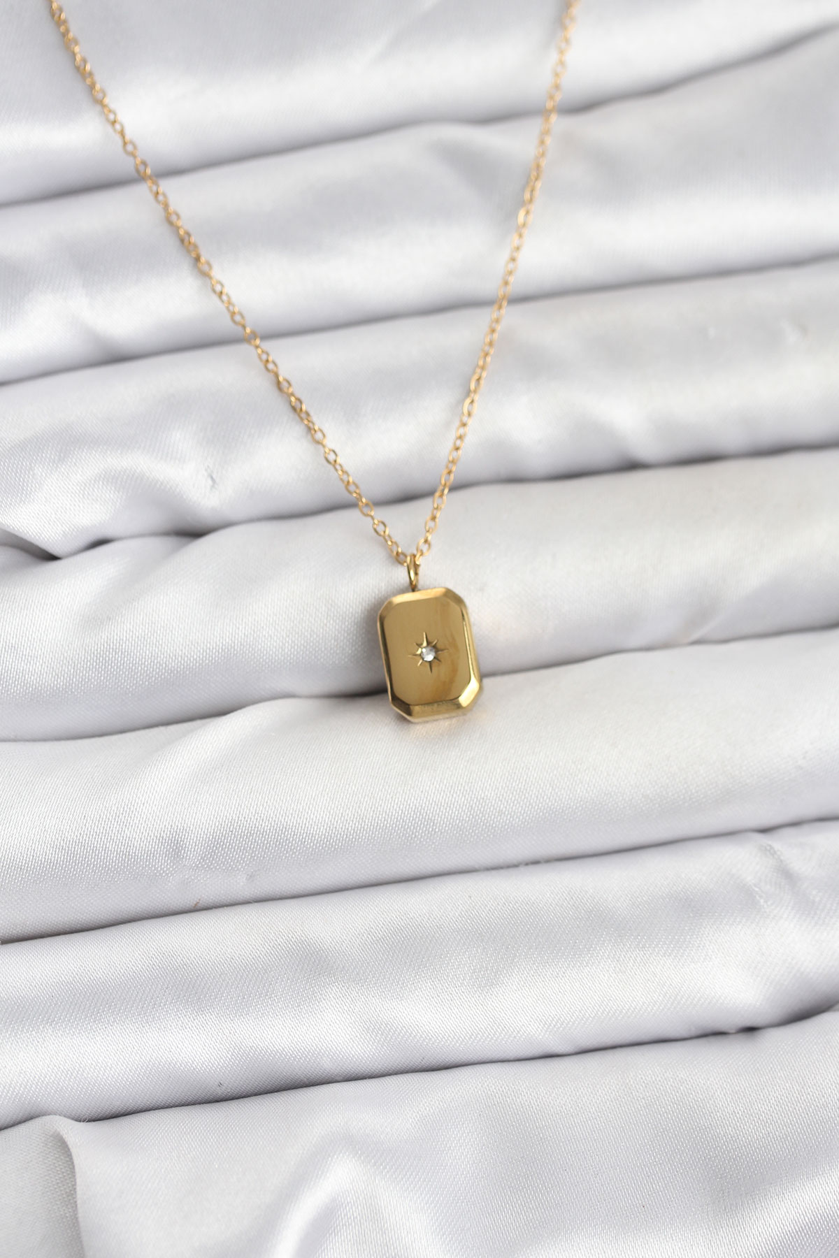 1762859311-bko10683 316L Çelik Zincir Gold Renk Minimal Kutup Yıldızı Model Kadın Kolye - Vipsepet - Görsel 1