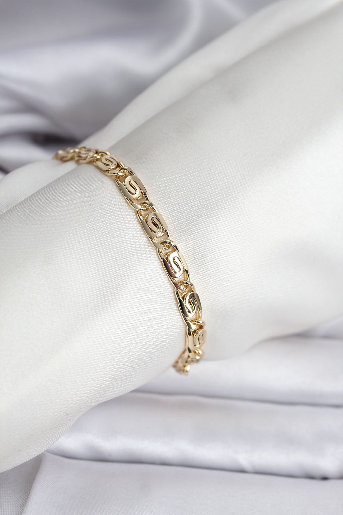 1764418655-bb8129 14K Gold Renk Kaplama Zincir Model CM Kadın Bileklik - Vipsepet - Görsel 1