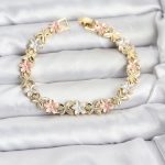 Lotus Model Pirinç Gold ve Pembe Renk Kadın Bileklik - Vipsepet