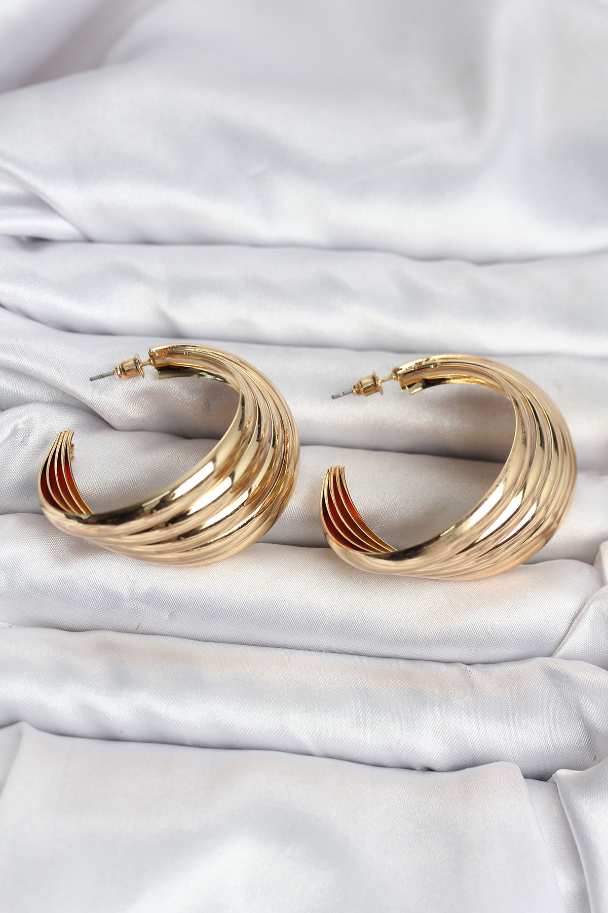 1765821426-bkp11502 316L Çelik Gold Renk Yarım Halka Model Kadın Küpe - Vipsepet - Görsel 1