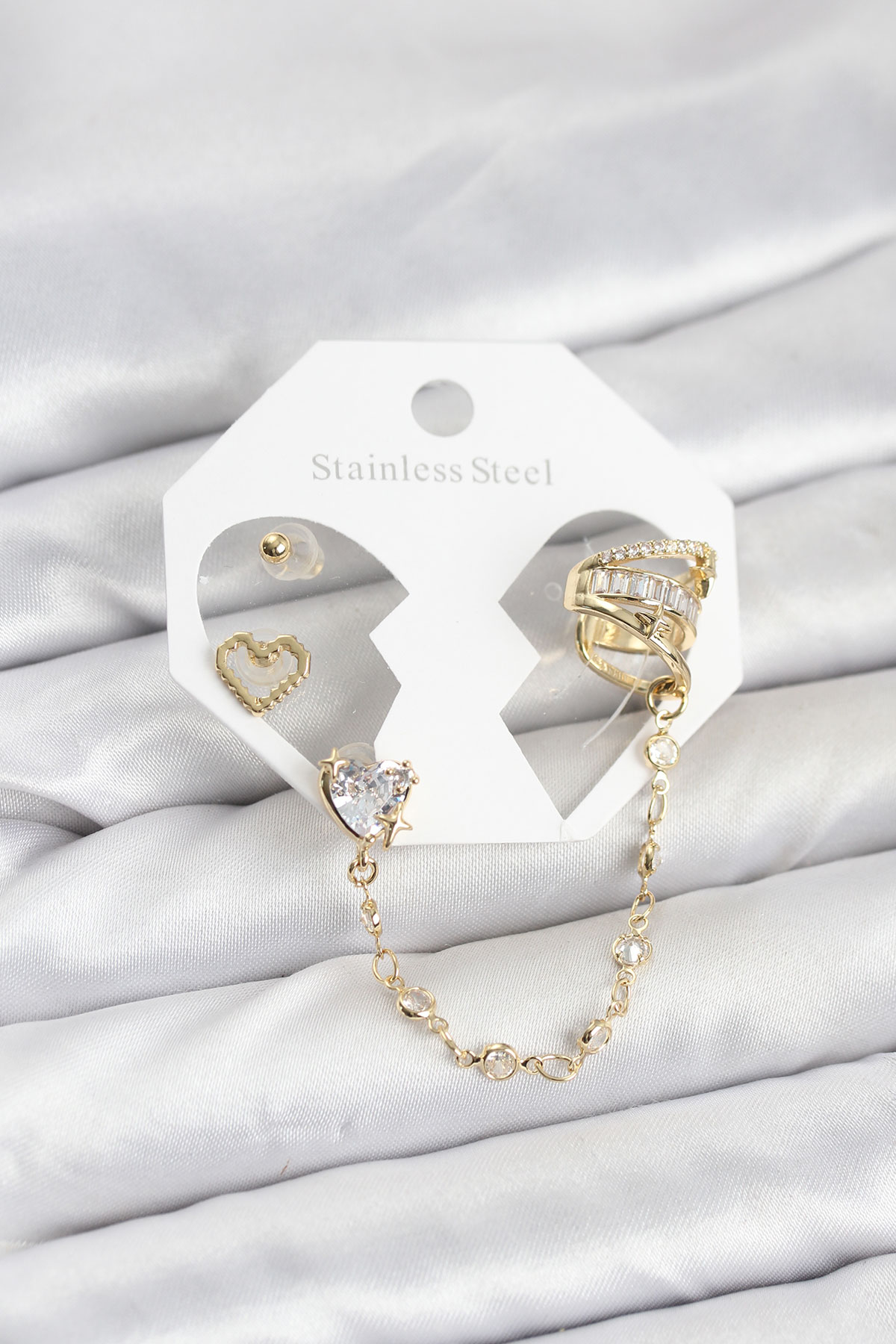1766832080-bkp11541 Pirinç Gold Renk Kalp Model Zincir Bağlantılı Ear Cuff Küpe Seti - Vipsepet - Görsel 1