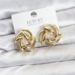 Gold Renk Pirinç Keskin Sarmal Model Kadın Küpe - Vipsepet