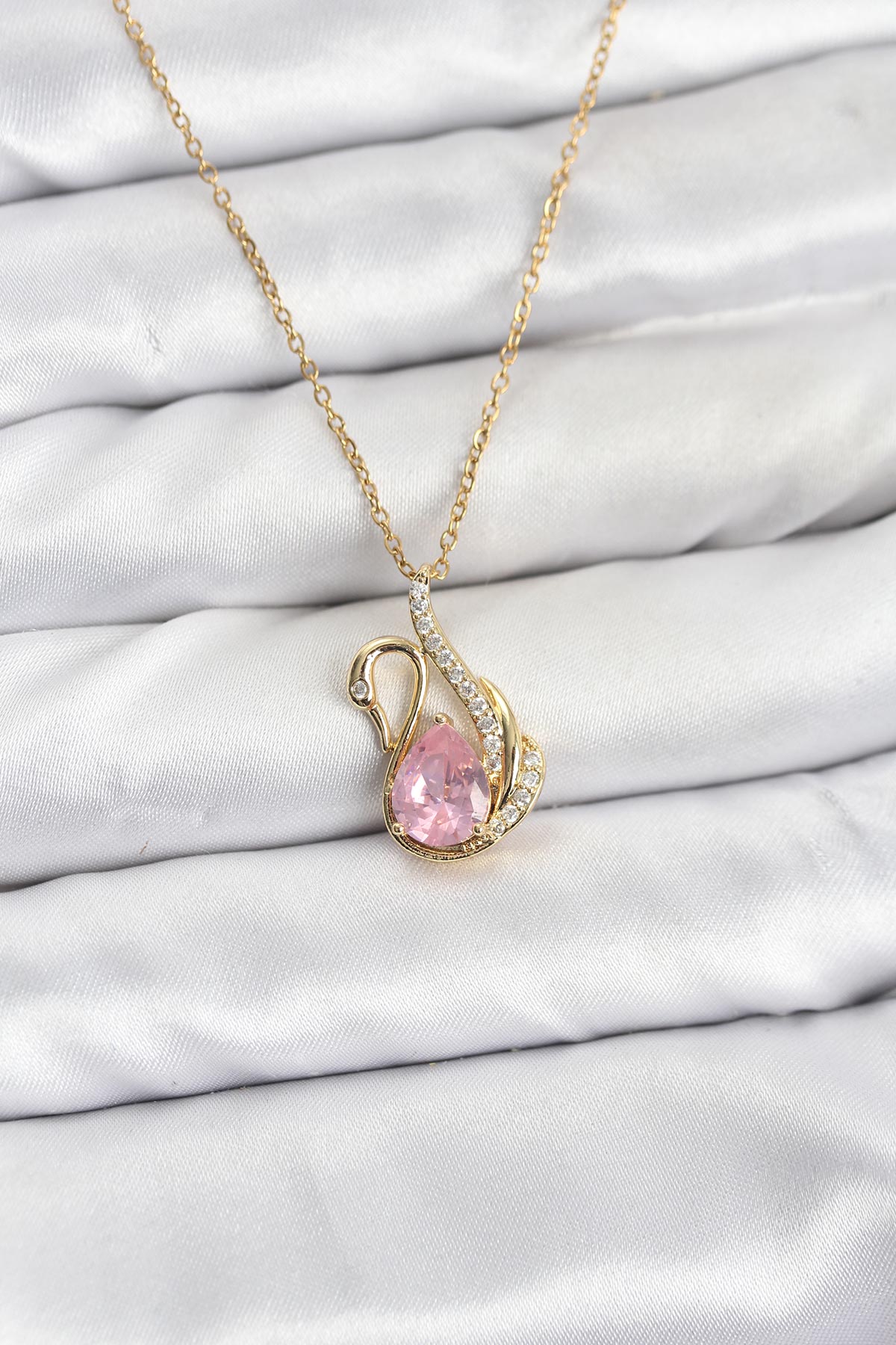 1769184482-bko10867 316L Çelik Zincir Gold Renk Pembe Kuğu Model Zirkon Taşlı Kadın Kolye - Vipsepet - Görsel 1