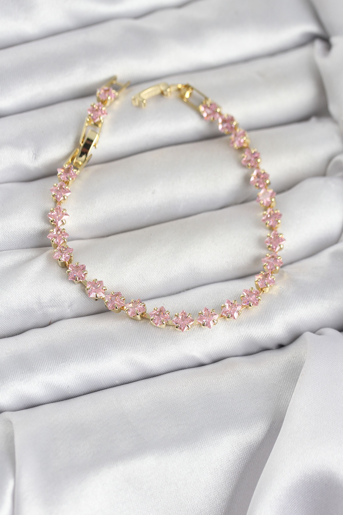 1771335647-bb8324 Pembe Kare Zirkon Taşlı Gold Renk Pirinç Su Yolu Kadın Bileklik - Vipsepet - Görsel 1