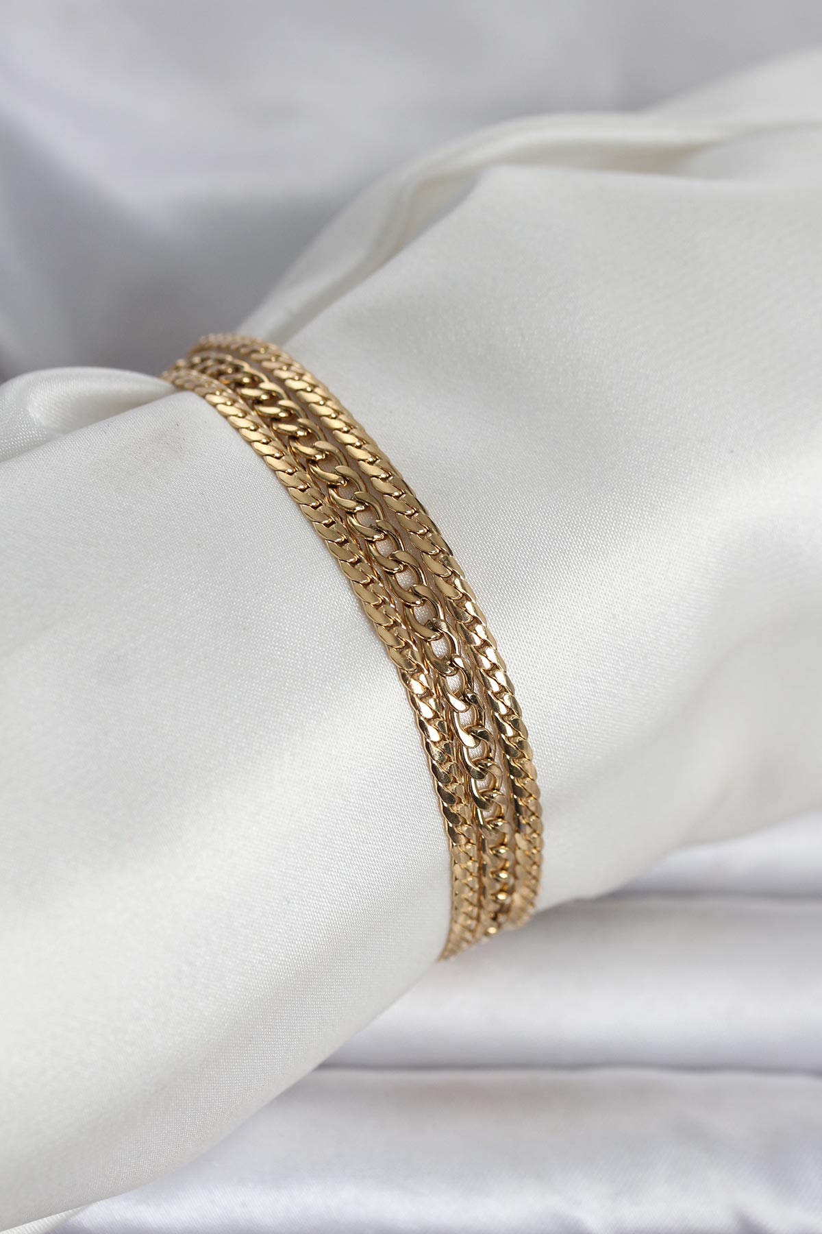 1776228926-bb8384 316L Çelik Gold Renk 3'lü Kadın Bileklik - Vipsepet - Görsel 1