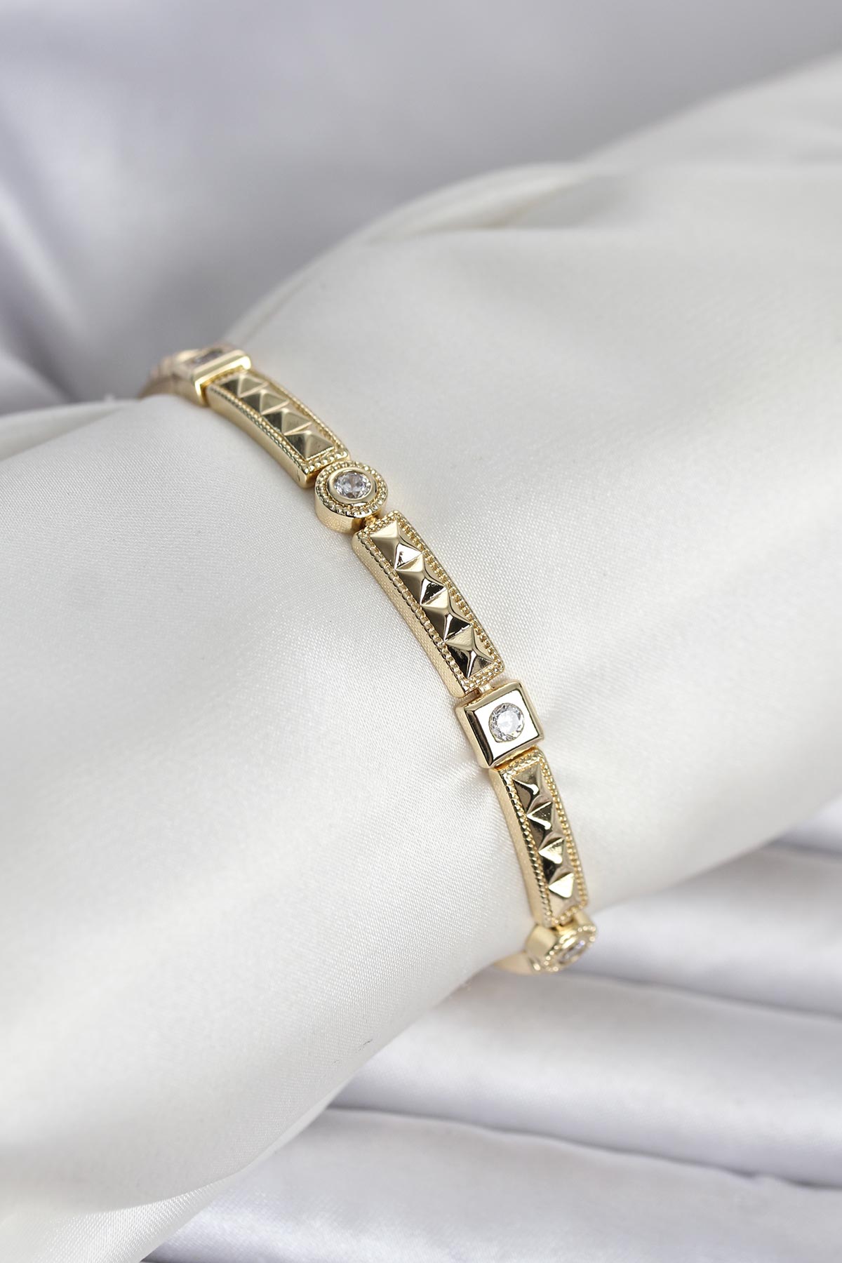 1776229313-bb8417 Xuping Punta Model Gold Renk Kadın Bileklik - Vipsepet - Görsel 1