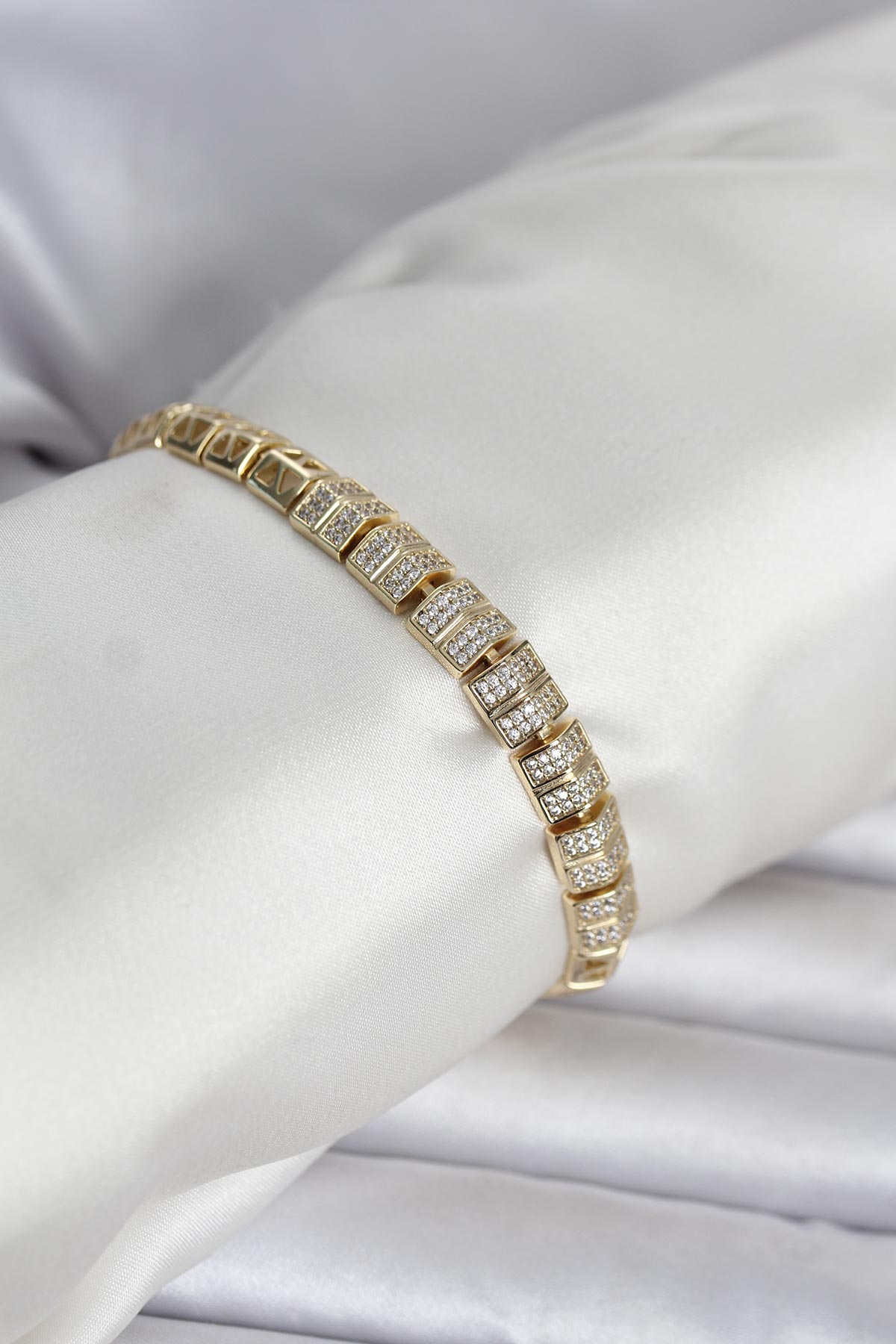 1776229757-bb8434 Xuping Zirkon Taşlı Gold Renk Kadın Bileklik - Vipsepet - Görsel 1