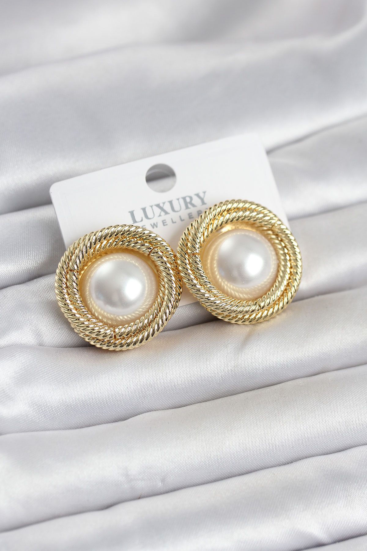 1777284068-7cfe7640-bkp11778 Pirinç Gold Renk Sarmal Model İncili Kadın Küpe - Vipsepet - Görsel 1