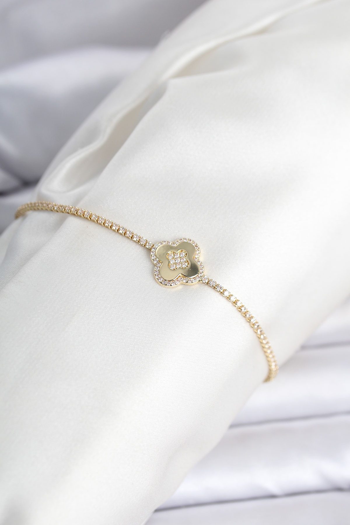 1777620794-5889719c-bb8476 Pirinç Gold Renk Zirkon Taşlı Yonca Model Su Yolu Kadın Bileklik - Vipsepet - Görsel 1