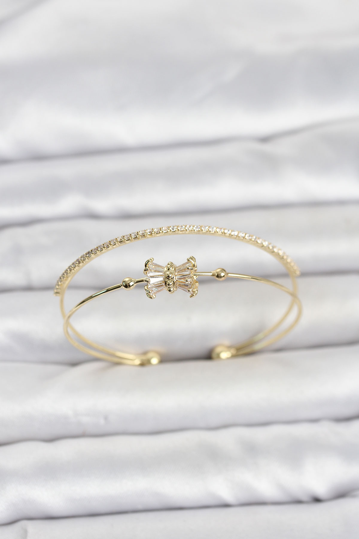 1778685656-8001863b-bb8515 Pirinç Gold Renk Baget Zirkon Taşlı Objeli Kadın Bileklik - Vipsepet - Görsel 1