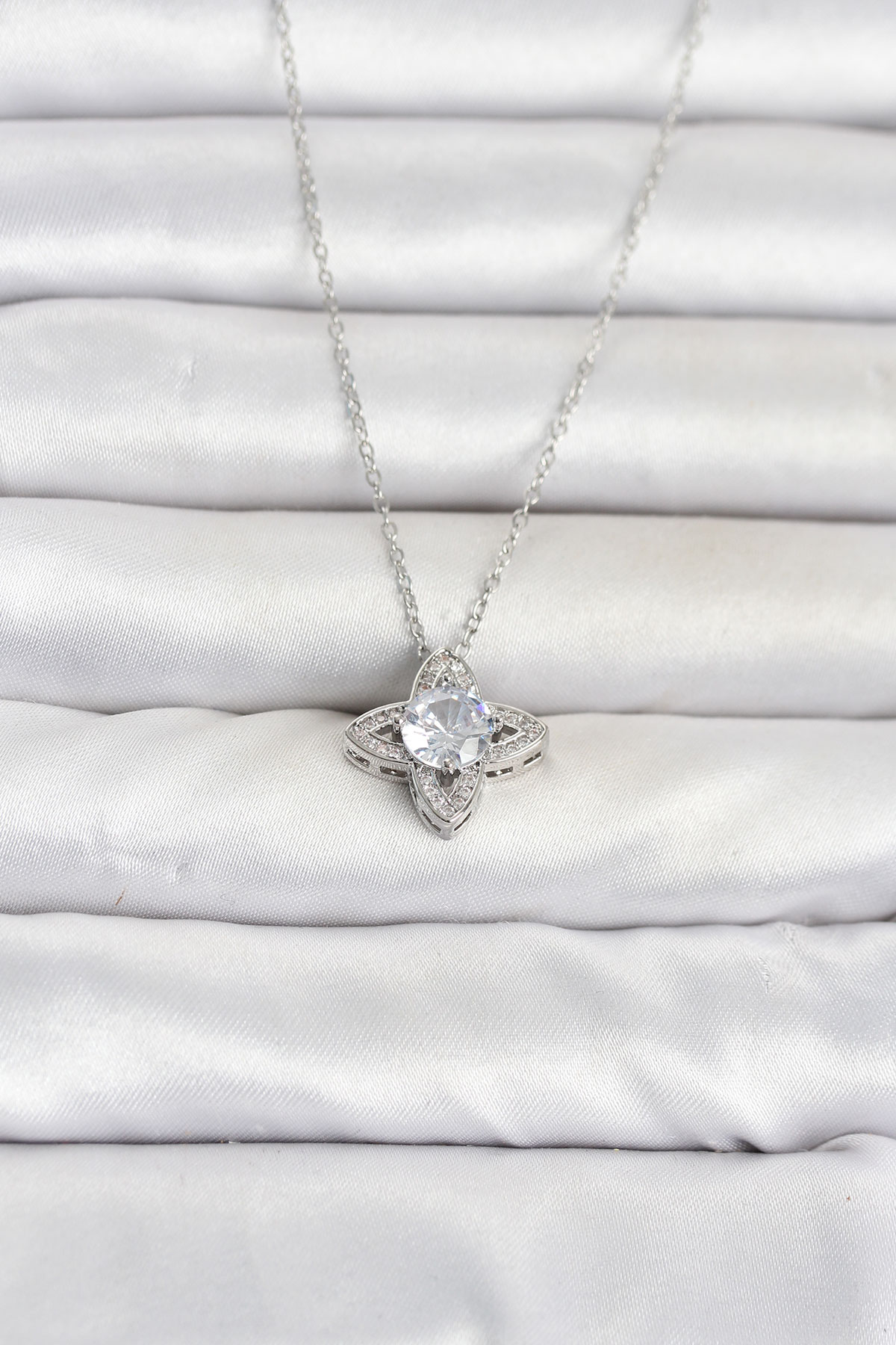 1780929479-69074d9a-bko11079 316L Çelik Zincir Gümüş Renk Yonca Model Kadın Kolye - Vipsepet - Görsel 1