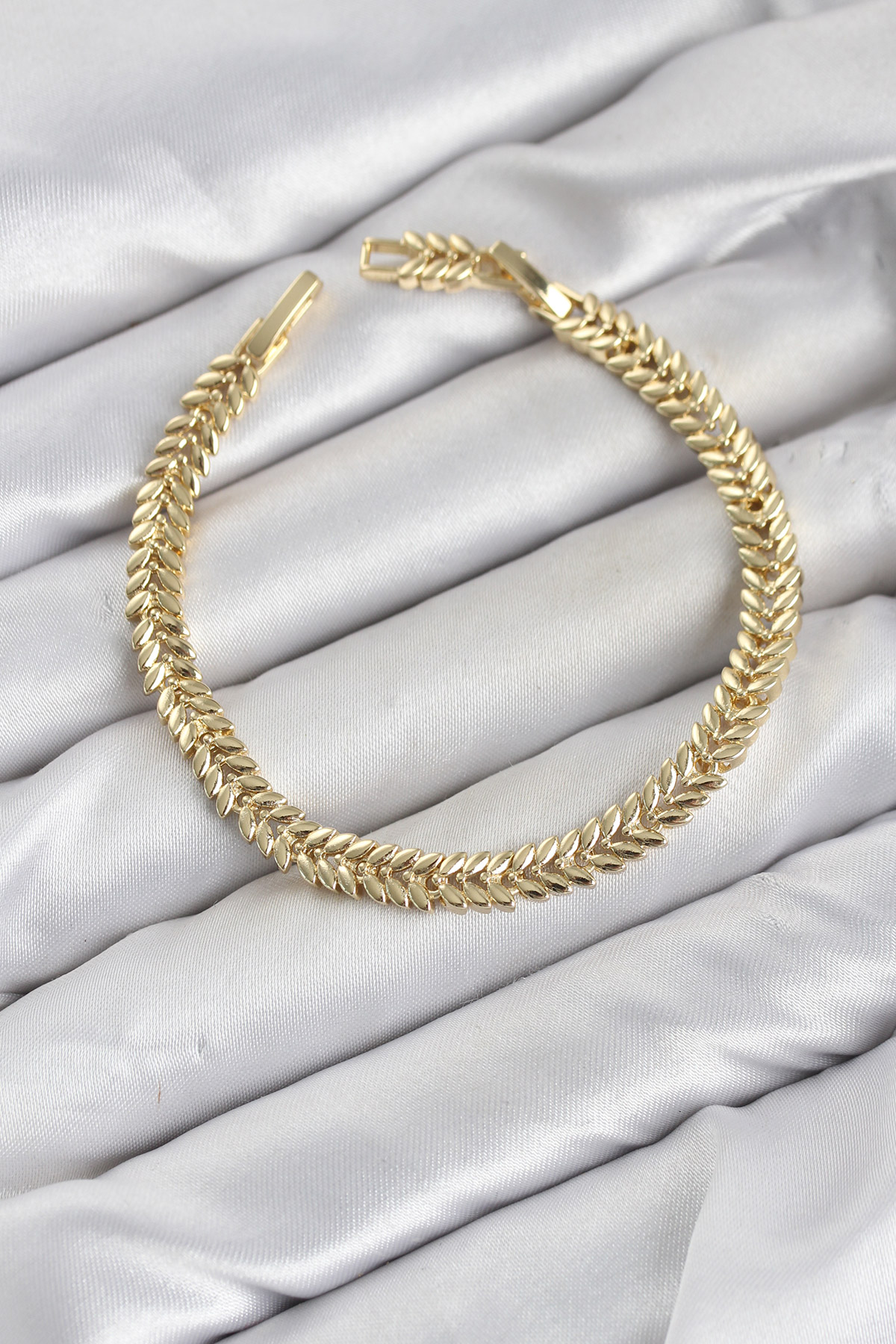 1781775185-035dc611-bb8599 CM Başak Model Gold Renk Pirinç Kadın Bileklik - Vipsepet - Görsel 1