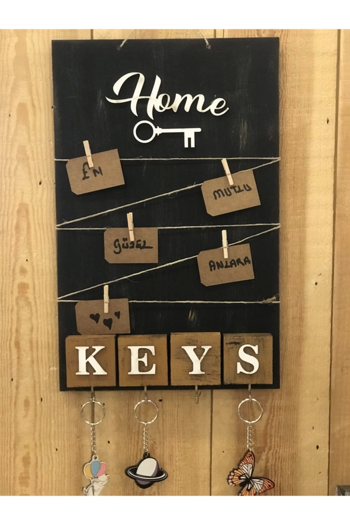 dekoratif-home-keys-ahsap-resimlik-ve-notluk-siyah-116831647-sw1200sh1800 Dekoratif Home Keys Ahşap Resimlik ve Notluk (Kahverengi) ( Lisinya ) - Görsel 1