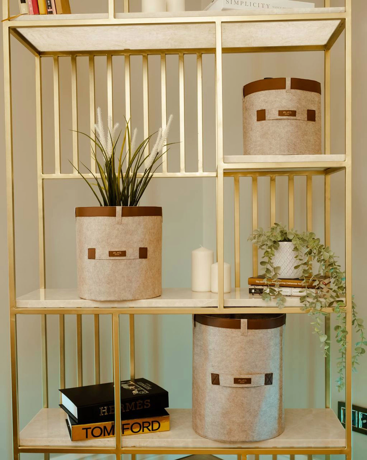 deri-seritli-yuvarlak-cok-amacli-duzenleyici-organizer-kutu-kece-sepet-3-lu-set-123170815-sw1439sh1800 Deri Şeritli Yuvarlak Çok Amaçlı Düzenleyici Organizer Kutu Keçe Sepet (3'lü Set) ( Lisinya ) - Görsel 1