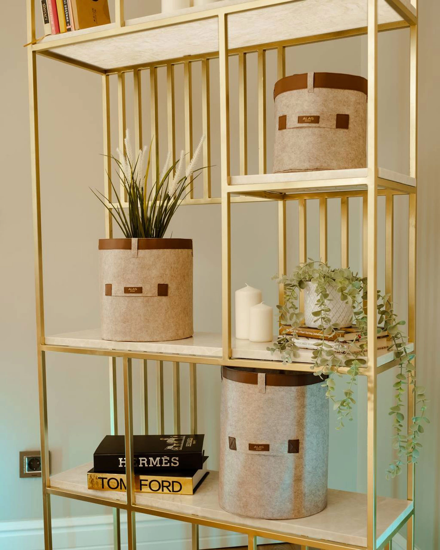deri-seritli-yuvarlak-cok-amacli-duzenleyici-organizer-kutu-kece-sepet-maxi-03815-148847676-sw1440sh1800 Deri Şeritli Yuvarlak Çok Amaçlı Düzenleyici Organizer Kutu Keçe Sepet (maxi) 03815 ( Lisinya ) - Görsel 1