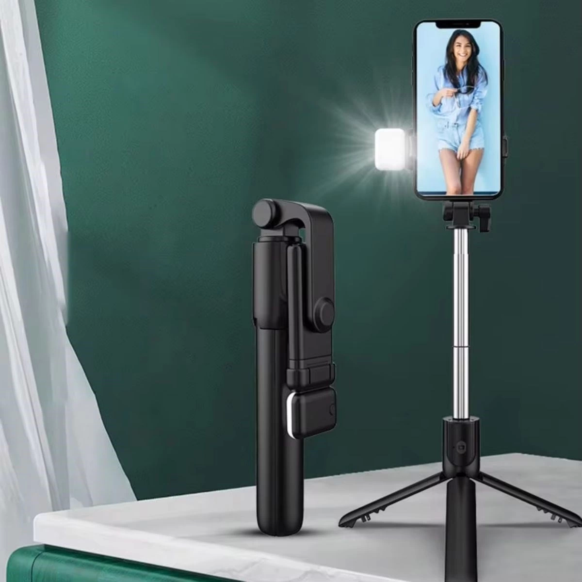kendiliginden-led-isikli-kumandali-uzayabilen-selfie-cubugumasa-ustu-tripod-135931810-sw1200sh1200 Kendiliğinden Led Işıklı Kumandalı Uzayabilen Selfie Çubuğu,masa Üstü Tripod ( Vipsepet ) - Görsel 1