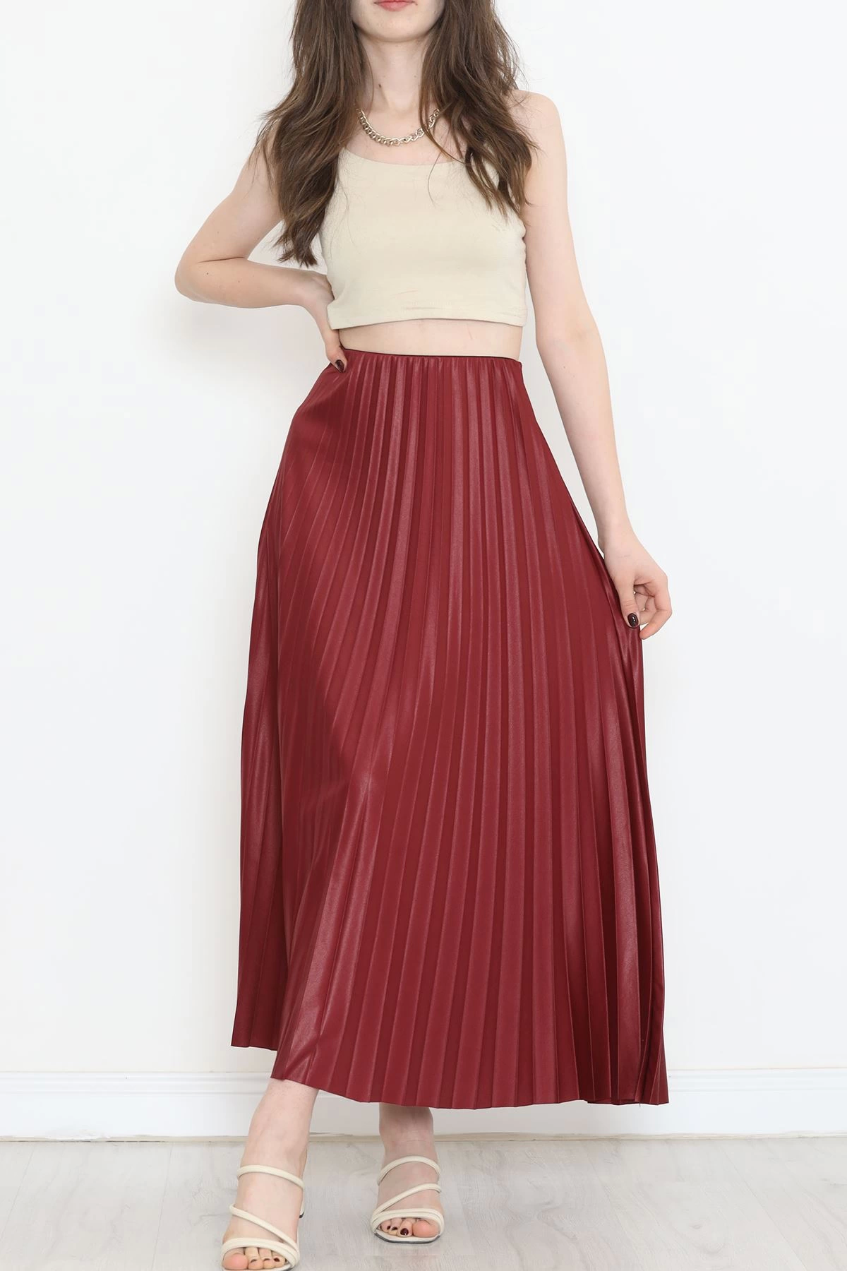 zarif-ve-modern-pileli-parlak-krep-gizli-lastikli-bordo-etek-10465388-sw1200sh1800 Zarif ve Modern Pileli Parlak Krep Gizli Lastikli Bordo Etek ( Vipsepet ) - Görsel 1