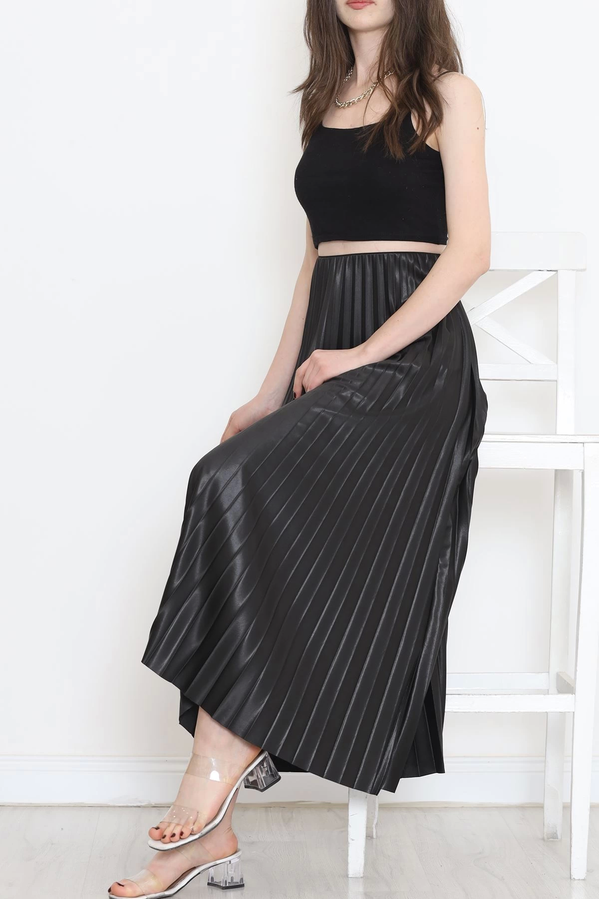 zarif-ve-modern-pileli-parlak-krep-gizli-lastikli-siyah-etek-14674081-sw1200sh1800 Zarif ve Modern Pileli Parlak Krep Gizli Lastikli Siyah Etek ( Vipsepet ) - Görsel 1